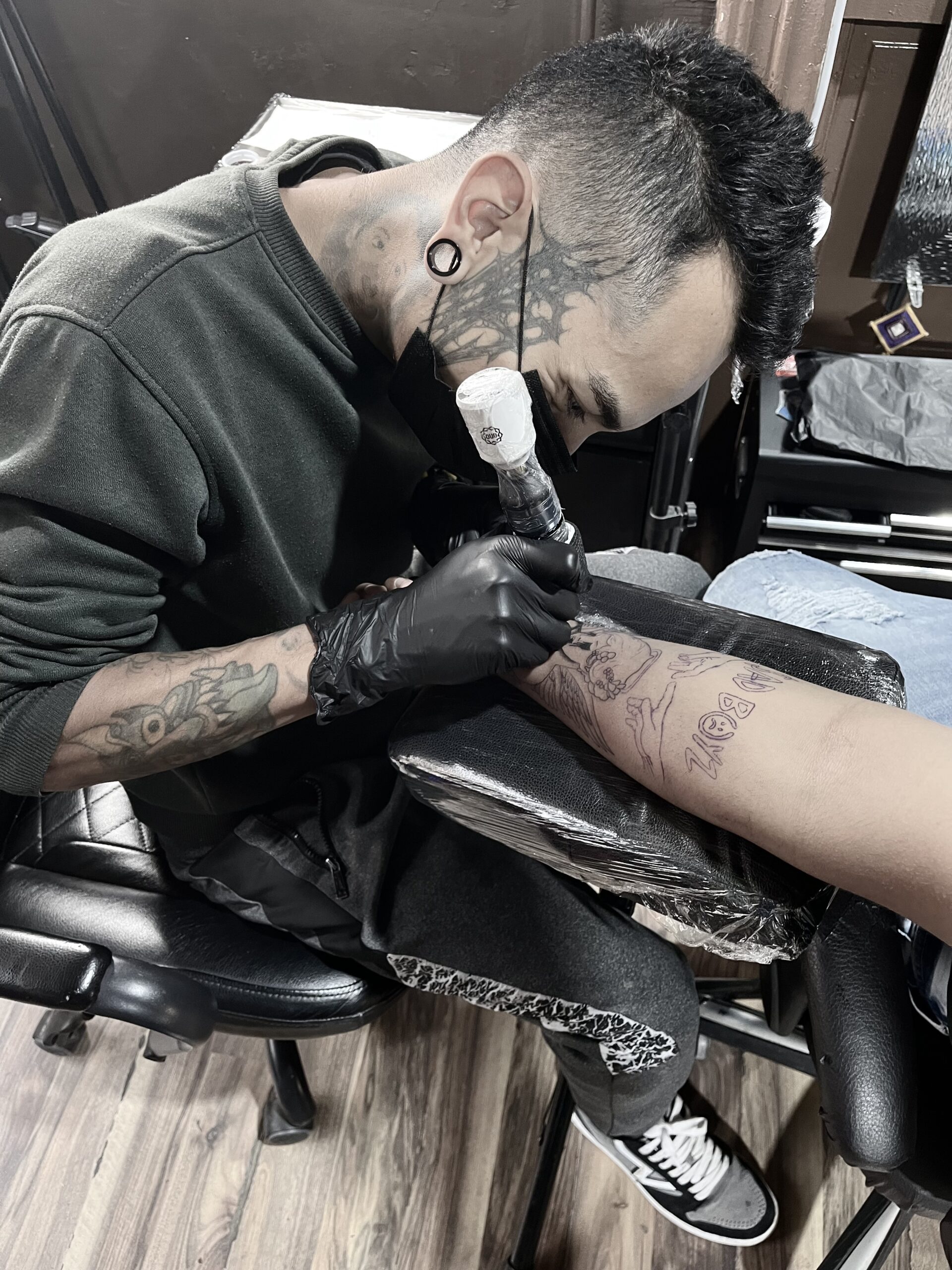 Brian No, tatuador profesional especializado en Realismo, Color y Cover Up en Ciudad de México